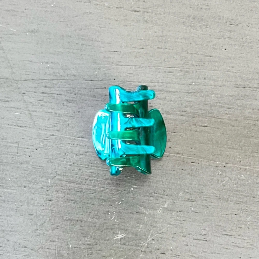 Emerald Green Allover Shiny Marble Gloss Minimalist 1.25” Lobster Claw Hair Clip